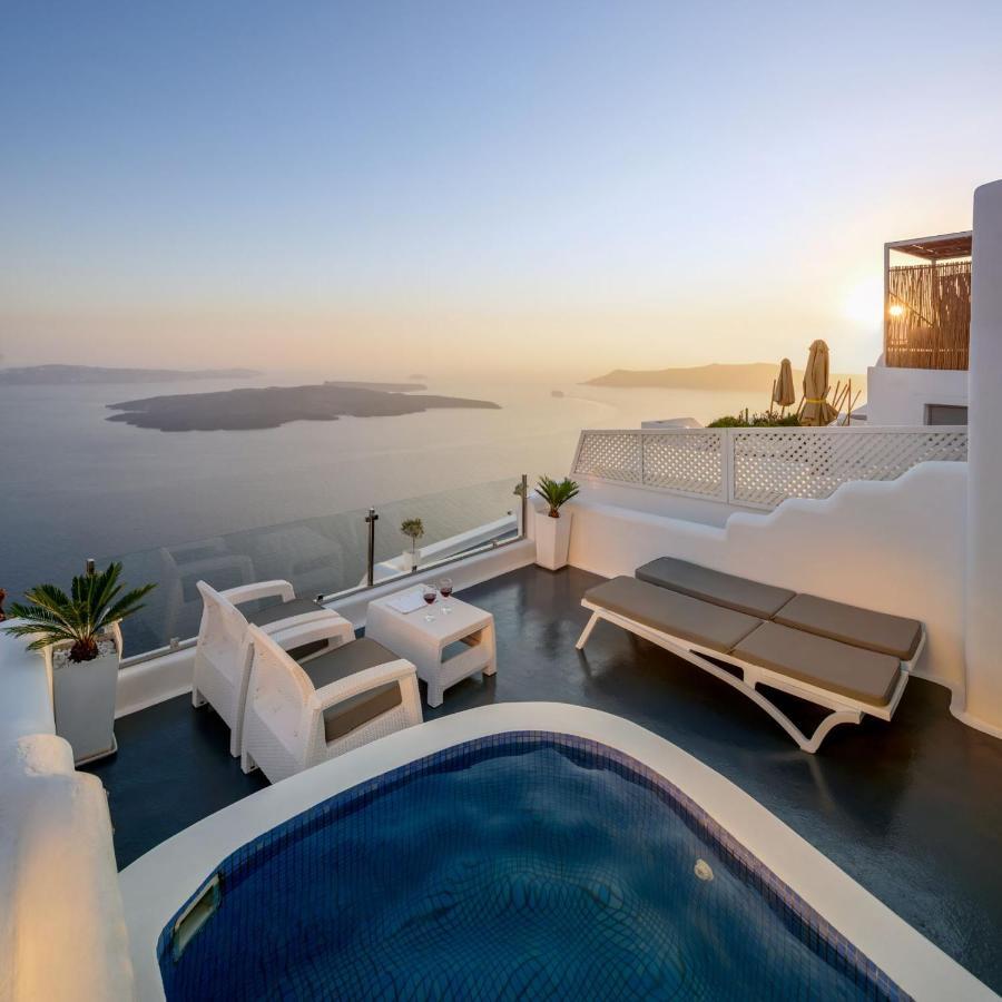 Suite mit einem Tauchbecken und einer Whirlpool-Badewanne